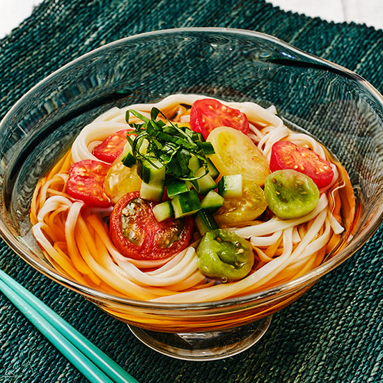 氷プチトマトで爽快！冷やしうどん